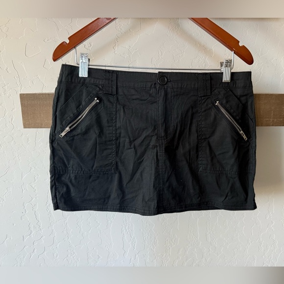 Guess Vintage|Black y2k Mini micro Skirt with Zipper Pockets,moto style••size 30 - Picture 1 of 7